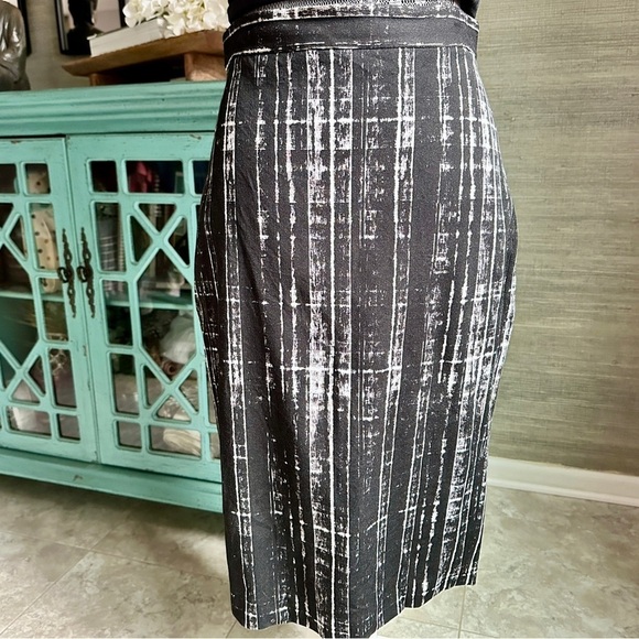 Banana Republic Sloan Pencil Skirt Black White Stripe Size 4 - Picture 4 of 16